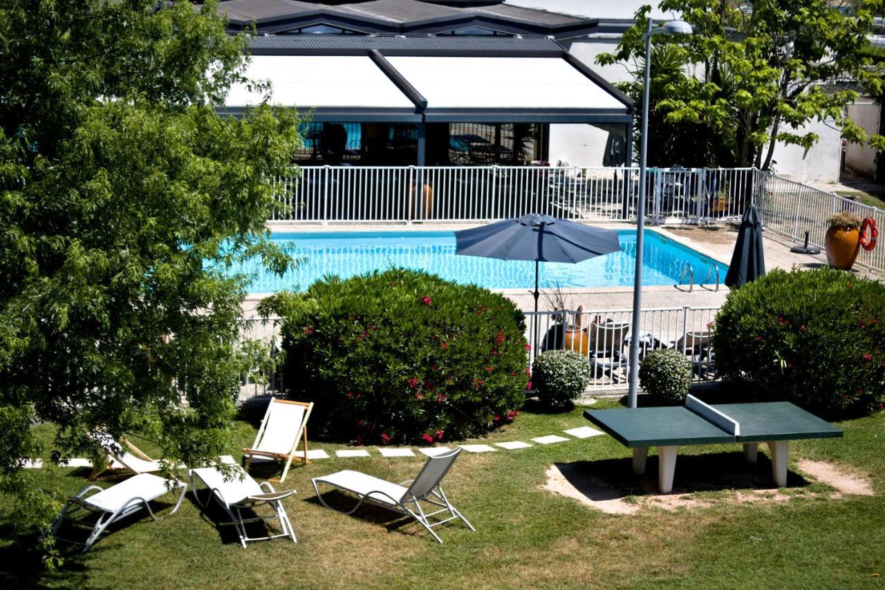 Hotel Ibis Styles Avignon Sud Esterno foto