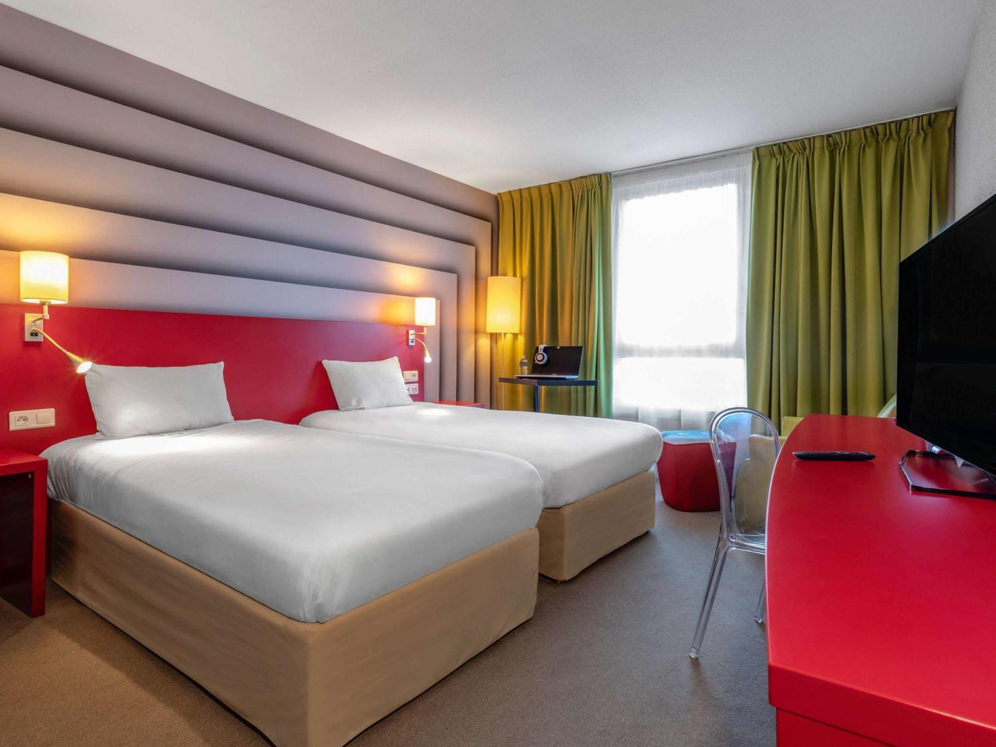 Hotel Ibis Styles Avignon Sud Esterno foto