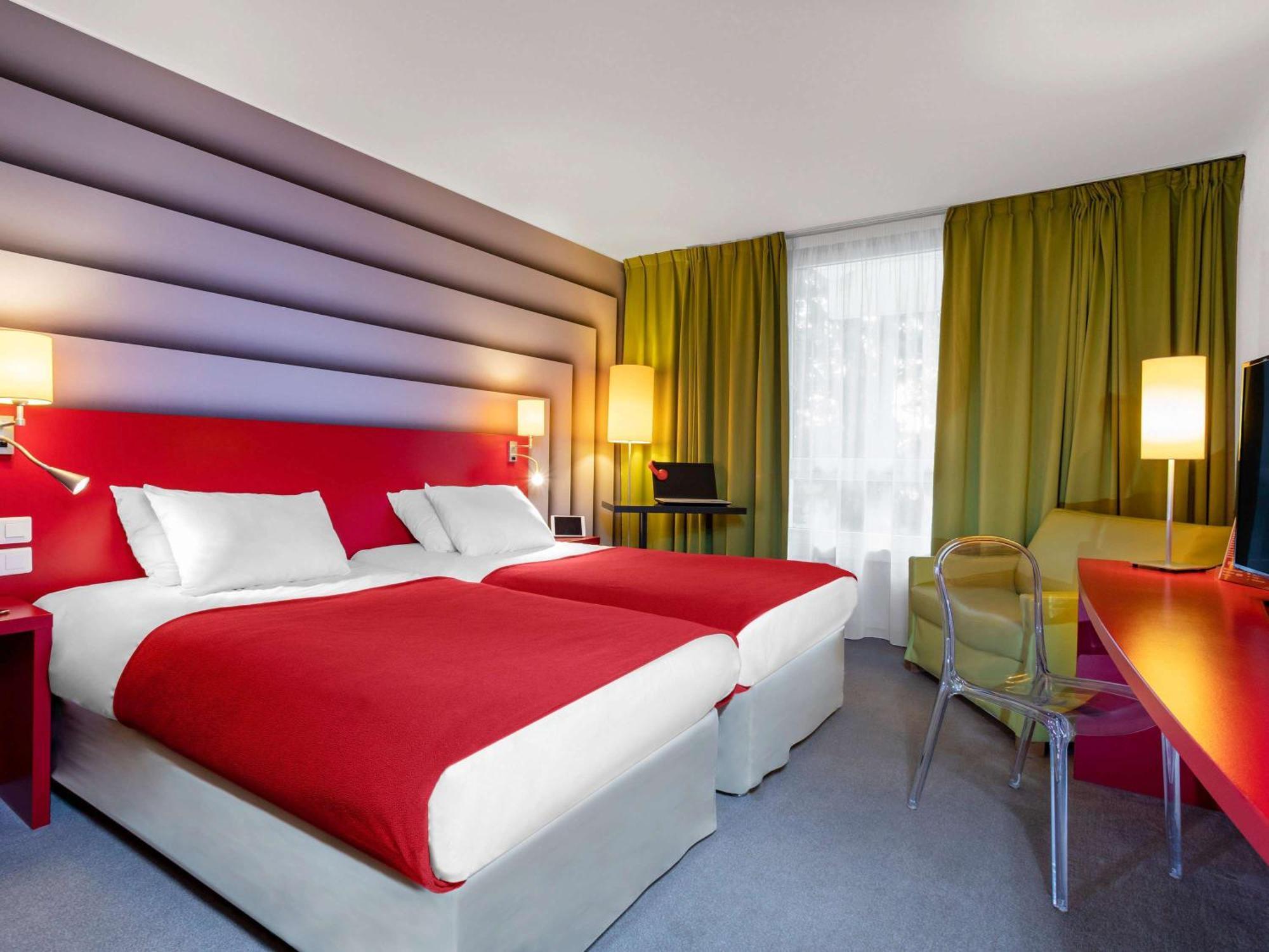 Hotel Ibis Styles Avignon Sud Esterno foto