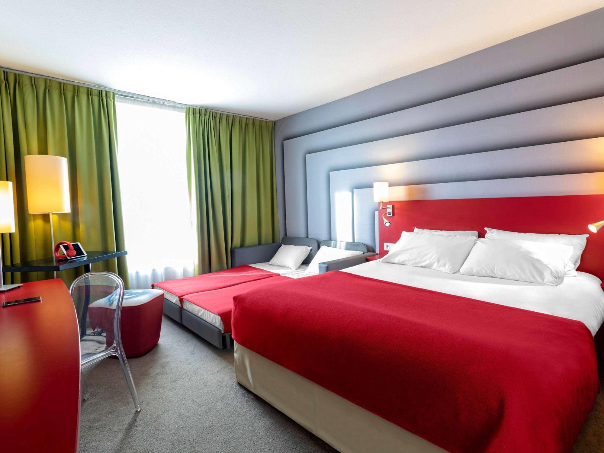 Hotel Ibis Styles Avignon Sud Esterno foto