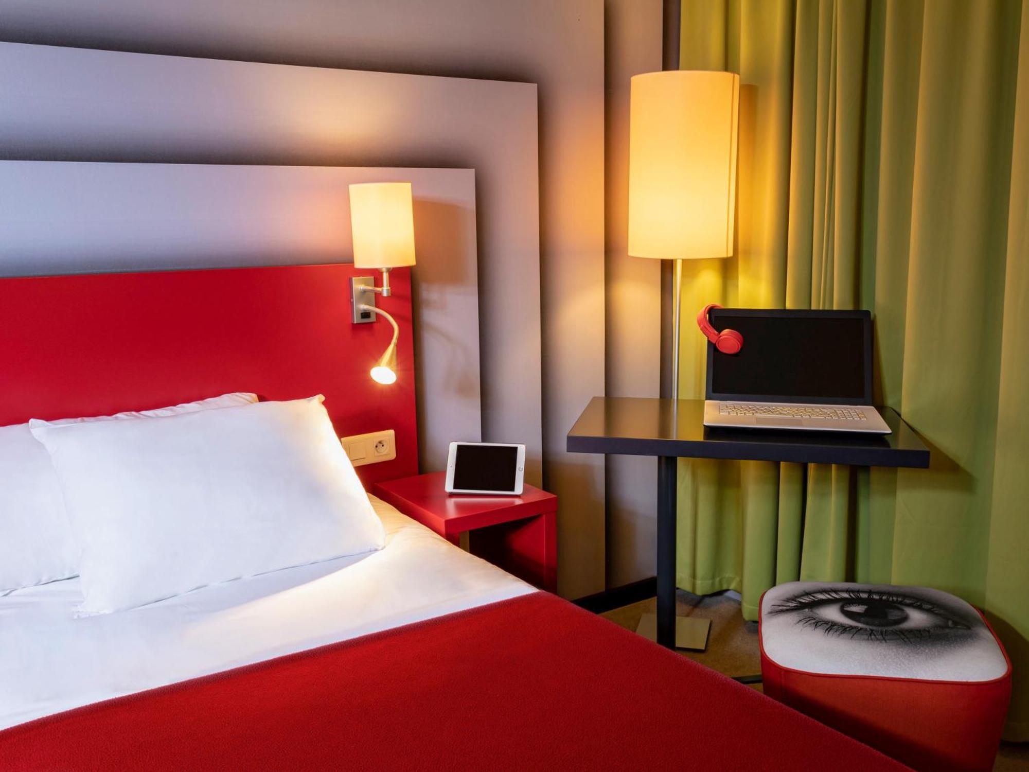 Hotel Ibis Styles Avignon Sud Esterno foto