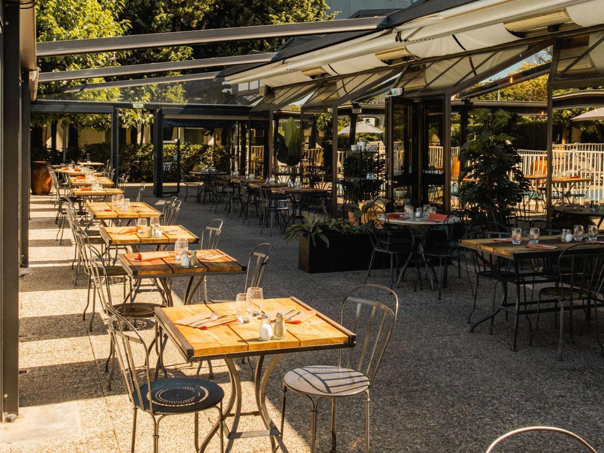 Hotel Ibis Styles Avignon Sud Esterno foto