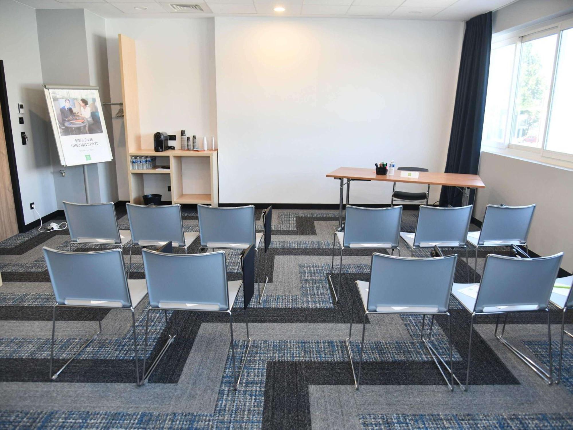 Hotel Ibis Styles Avignon Sud Esterno foto