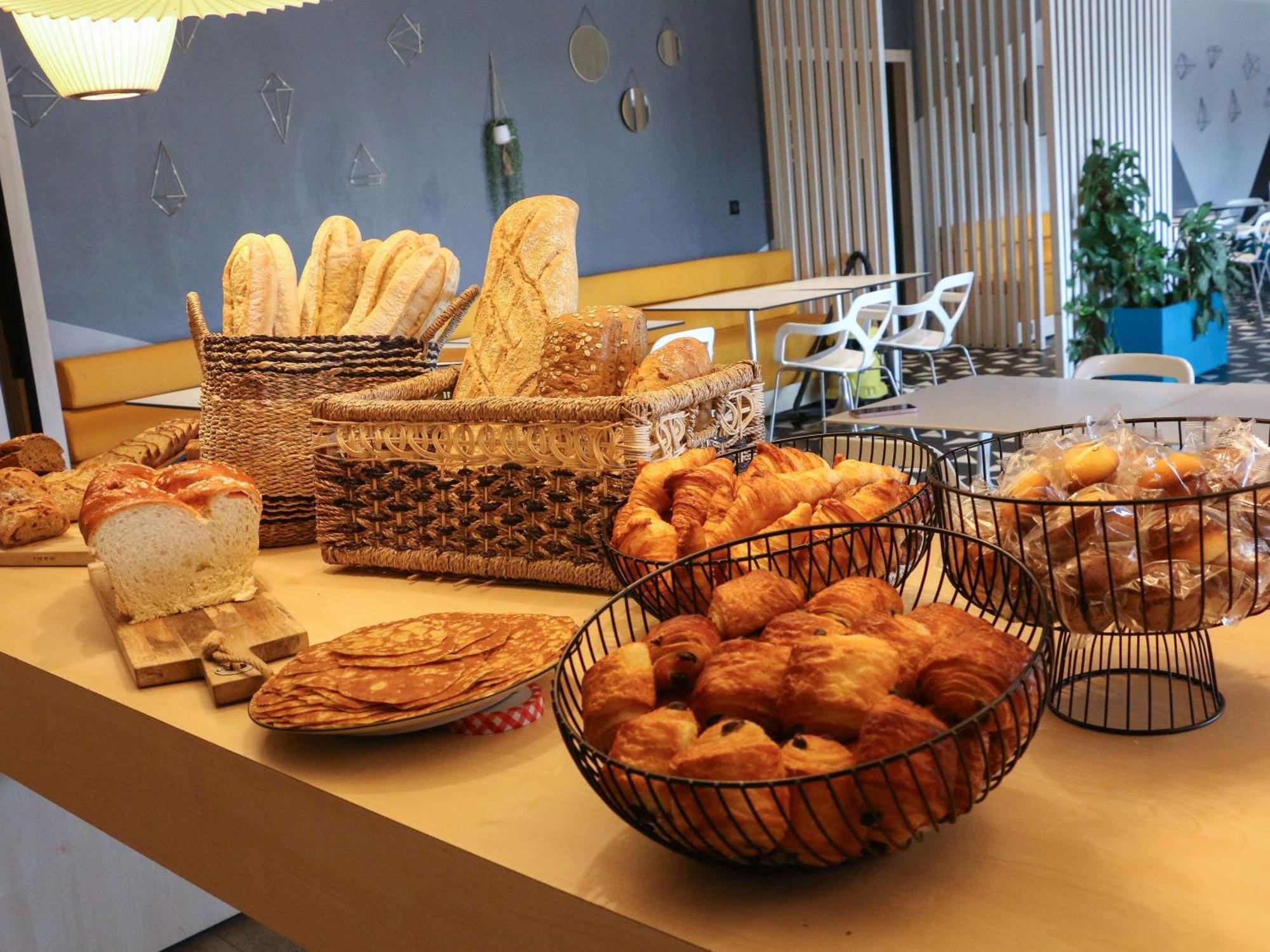 Hotel Ibis Styles Avignon Sud Esterno foto