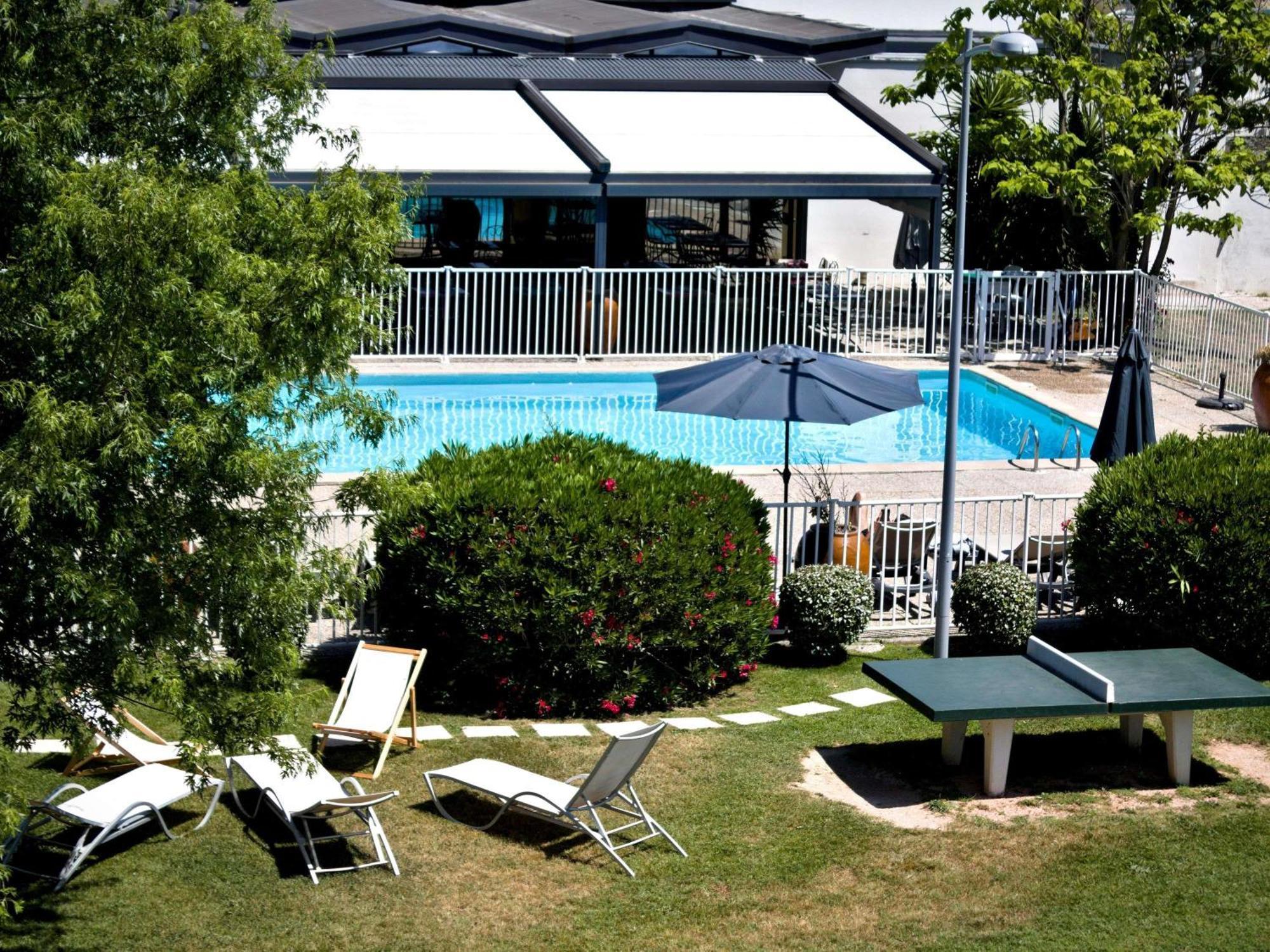 Hotel Ibis Styles Avignon Sud Esterno foto